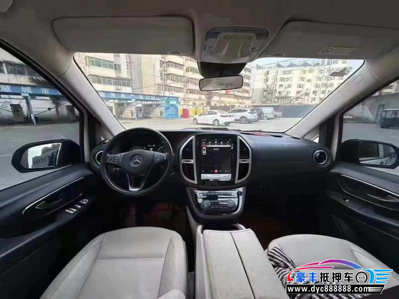 17年奔驰威霆轿车抵押车出售