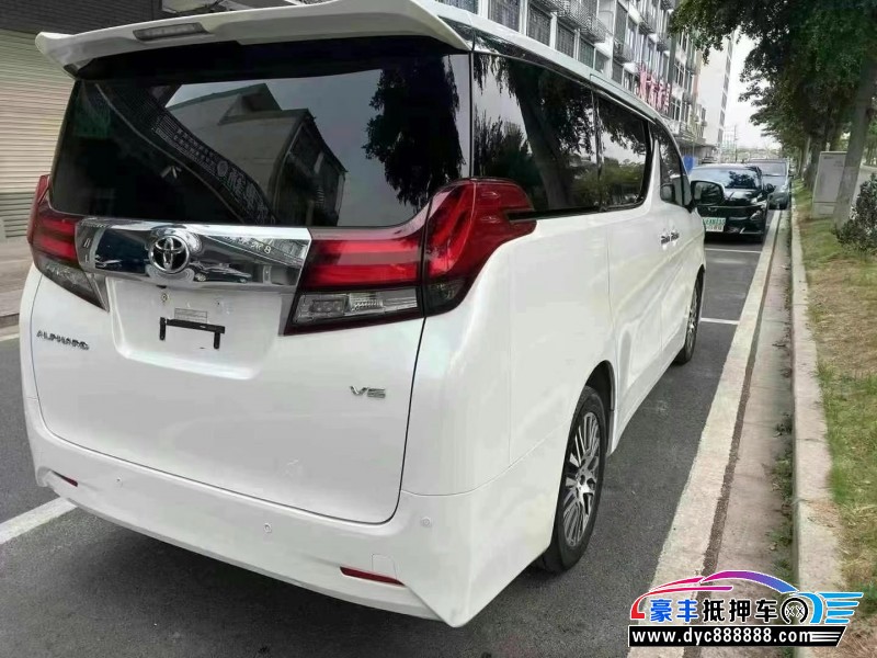 17年丰田埃尔法轿车抵押车出售