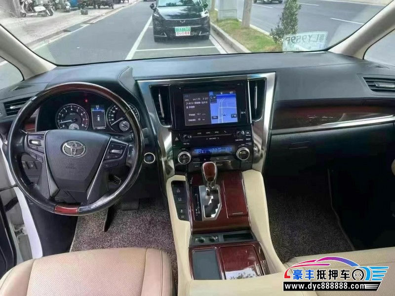 17年丰田埃尔法轿车抵押车出售