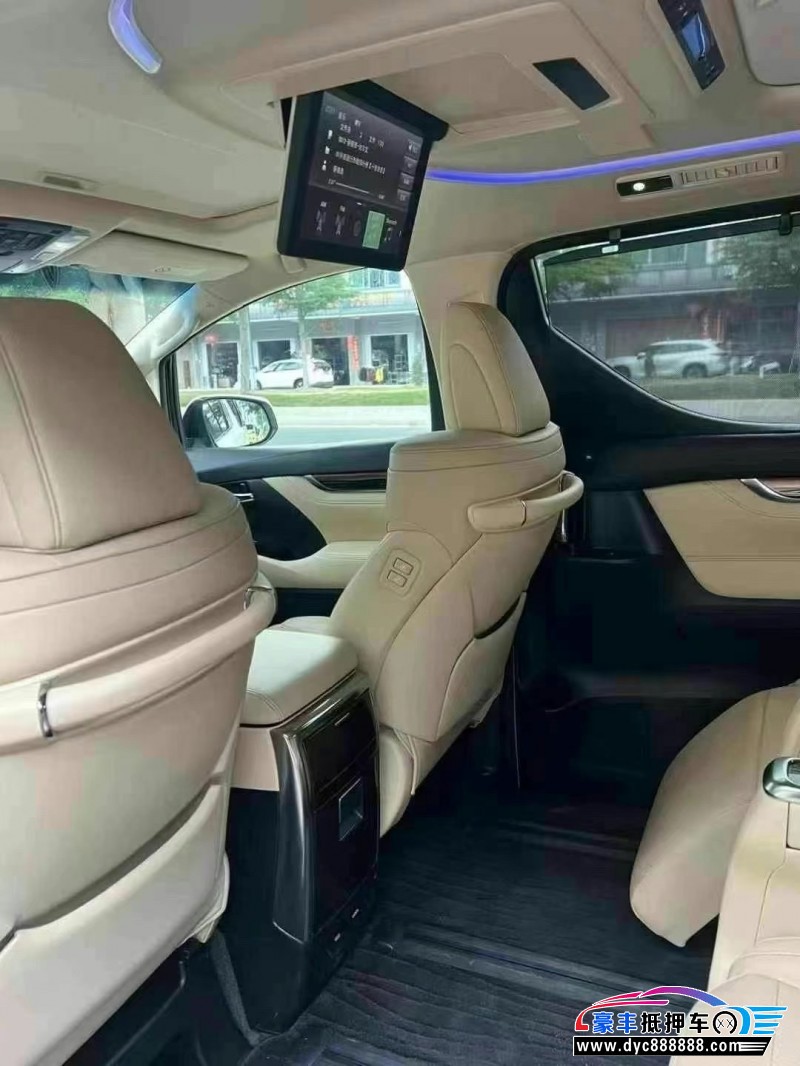 17年丰田埃尔法轿车抵押车出售