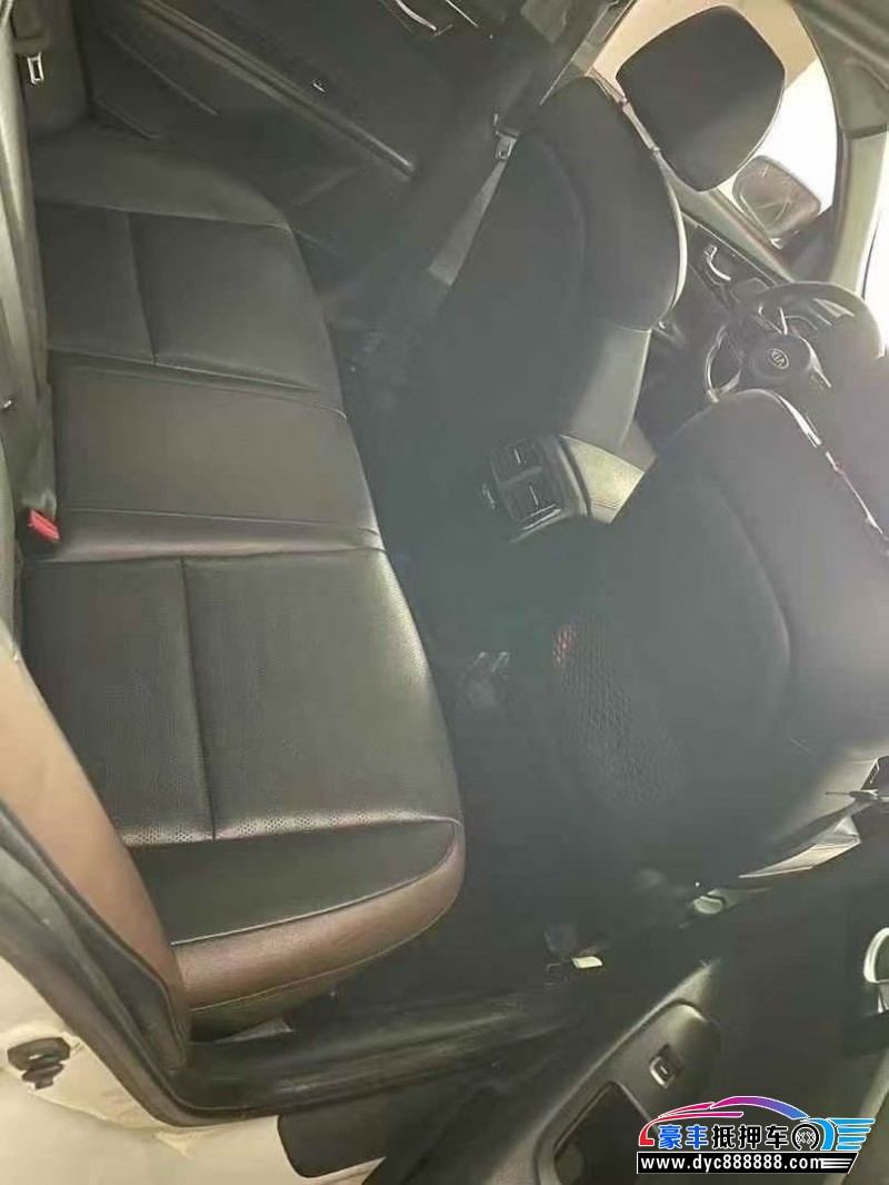 18年起亚K4轿车抵押车出售