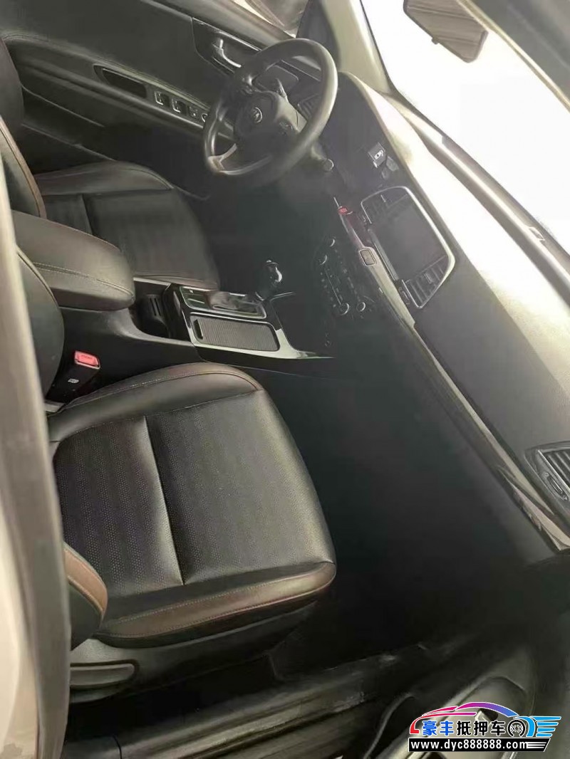 18年起亚K4轿车抵押车出售