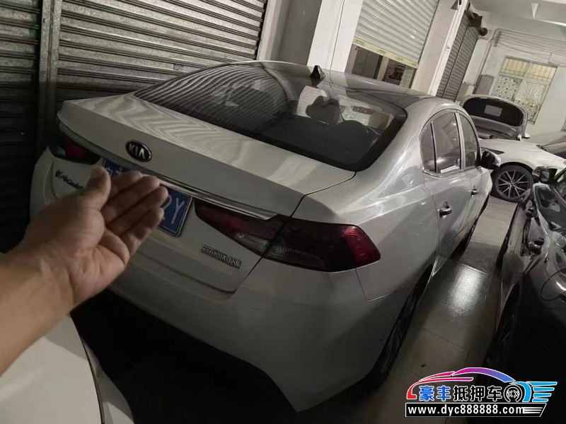 18年起亚K4轿车抵押车出售