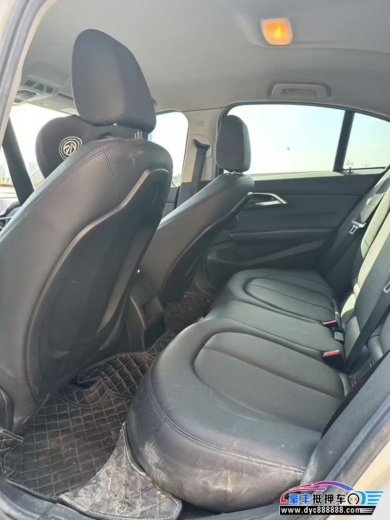 19年宝马1系轿车抵押车出售