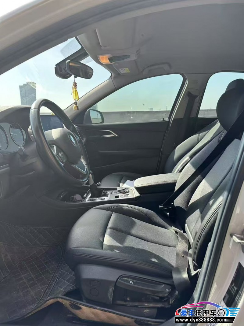 19年宝马1系轿车抵押车出售