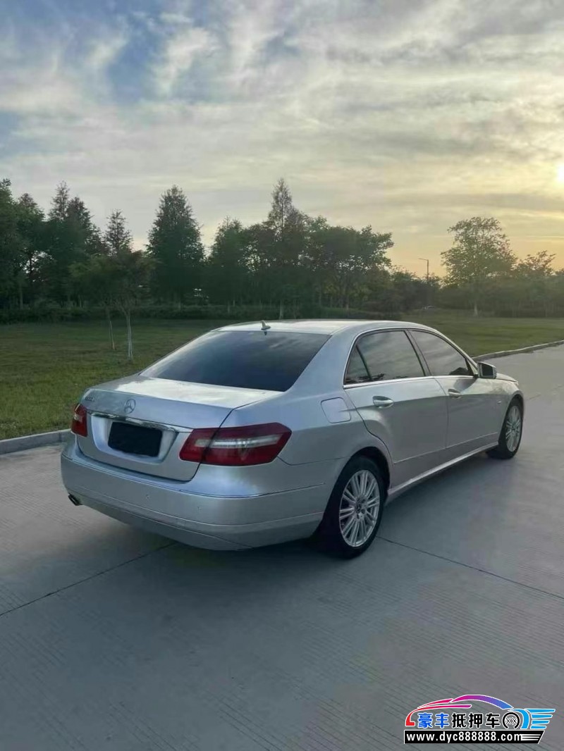 13年奔驰E轿车抵押车出售