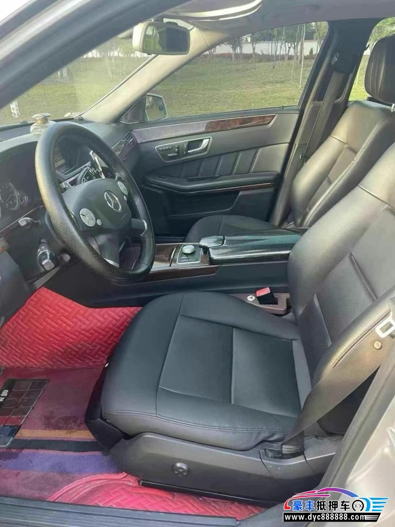 13年奔驰E轿车抵押车出售