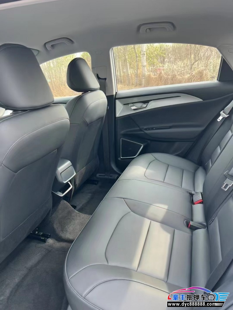 25年吉利几何轿车抵押车出售