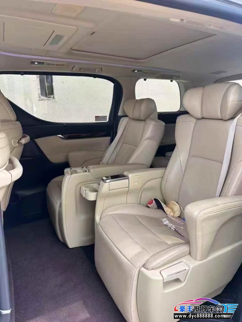 15年丰田埃尔法轿车抵押车出售