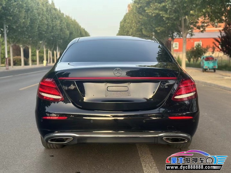 17年奔驰E轿车抵押车出售