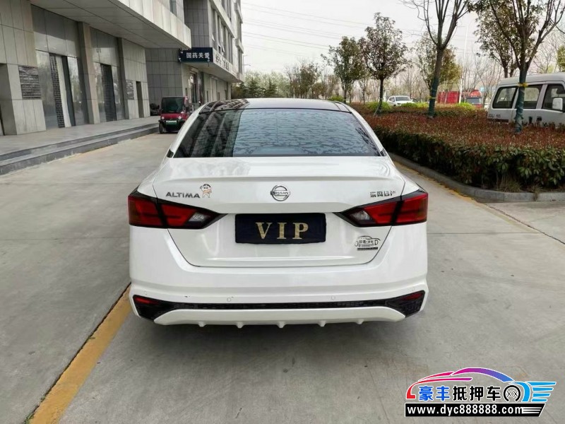 19年日产天籁轿车抵押车出售