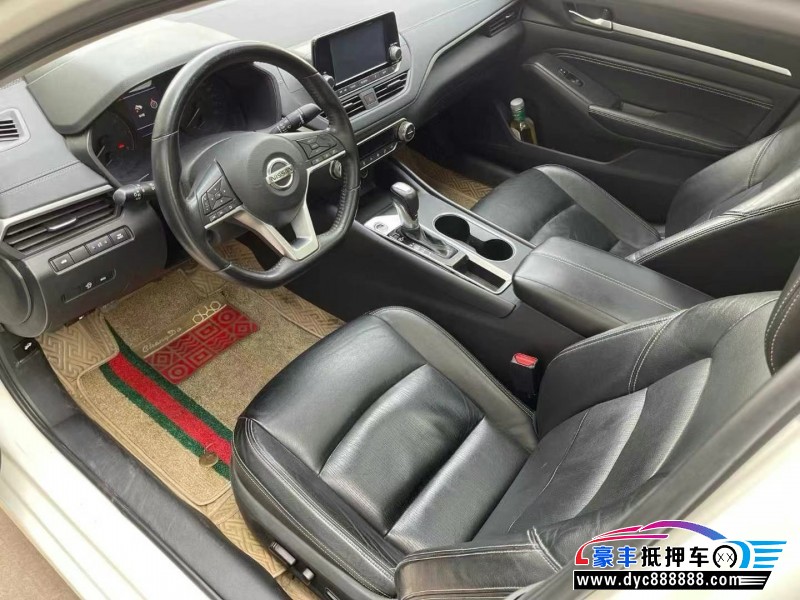 19年日产天籁轿车抵押车出售