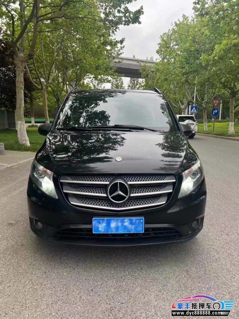 18年奔驰威霆轿车抵押车出售