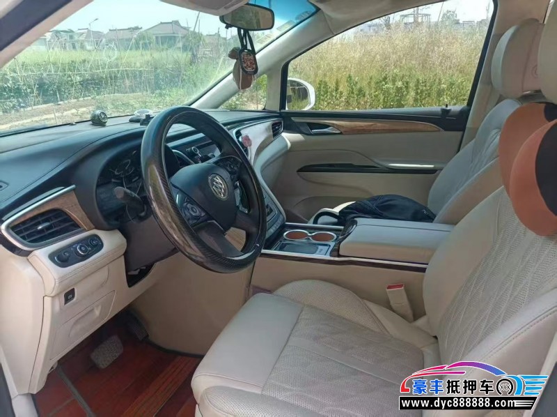 17年别克GL8轿车抵押车出售