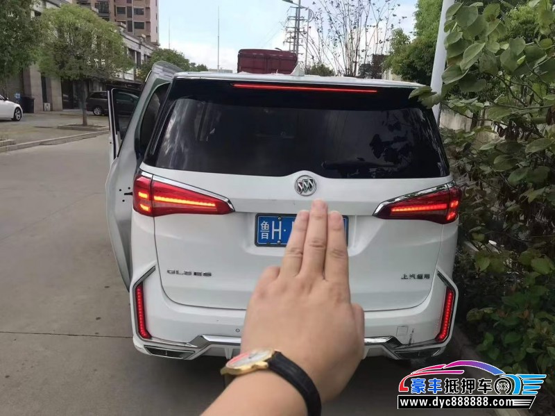 17年别克GL8轿车抵押车出售