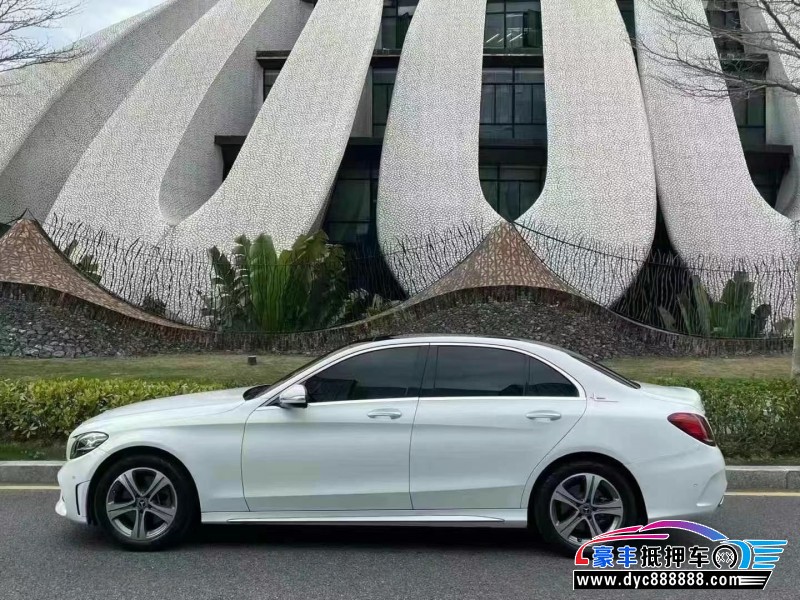 19年奔驰C轿车抵押车出售