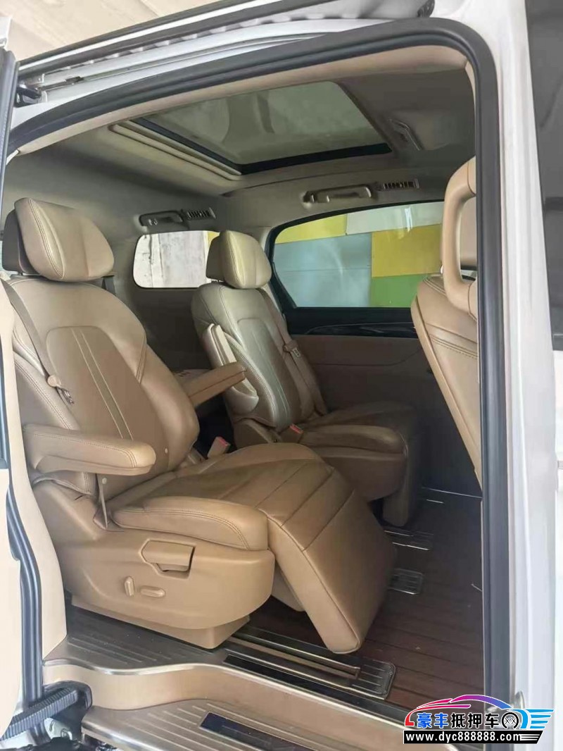 17年别克GL8轿车抵押车出售