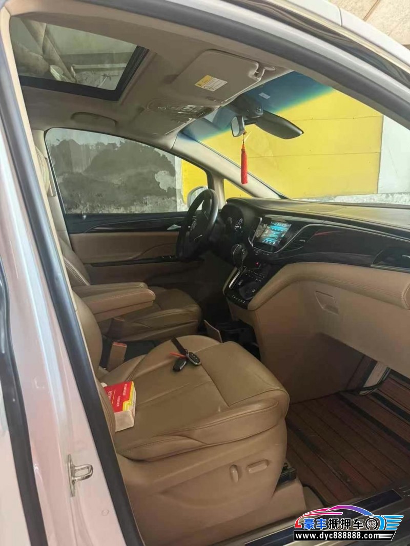 17年别克GL8轿车抵押车出售