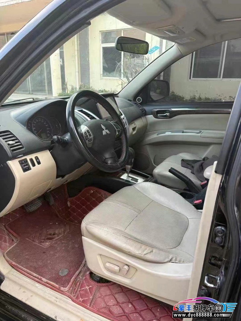 14年三菱帕杰罗轿车抵押车出售