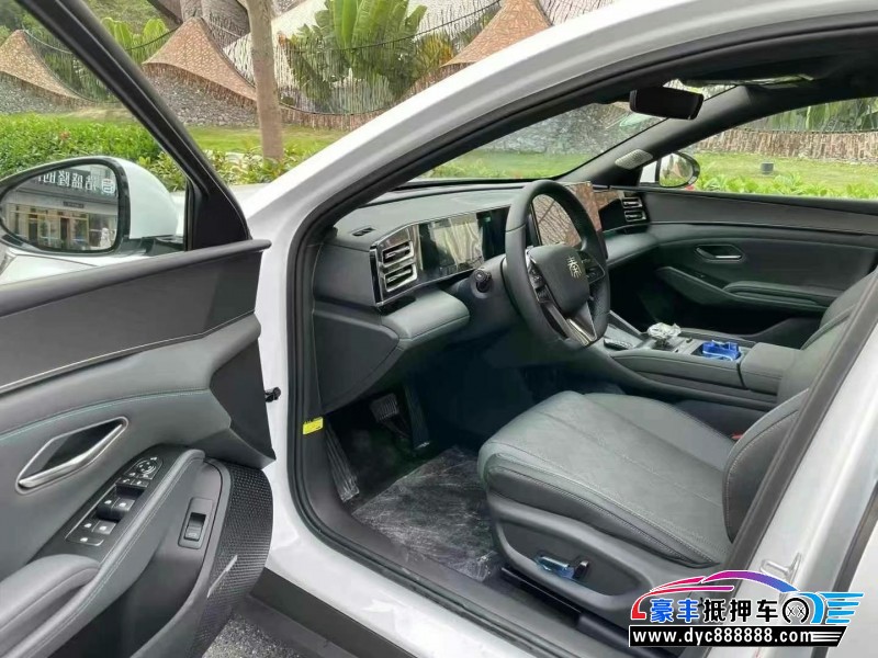 25年比亚迪秦轿车抵押车出售