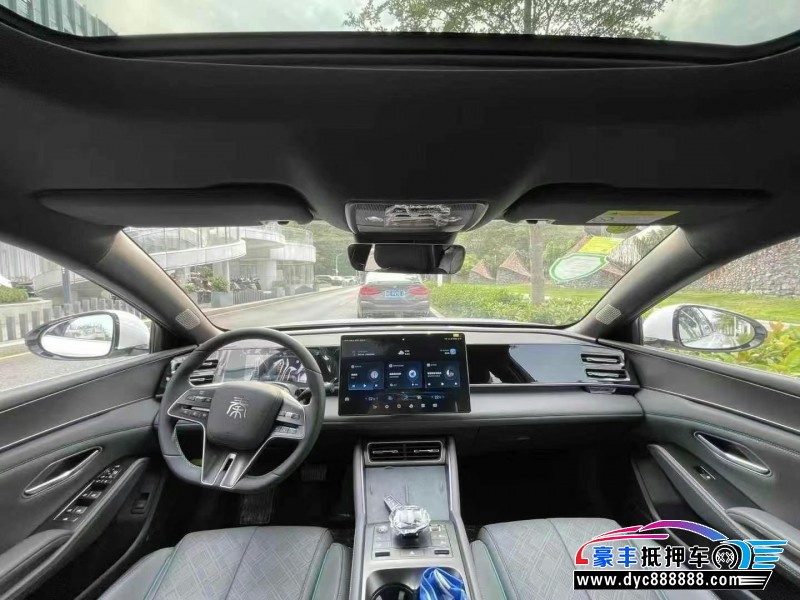 25年比亚迪秦轿车抵押车出售