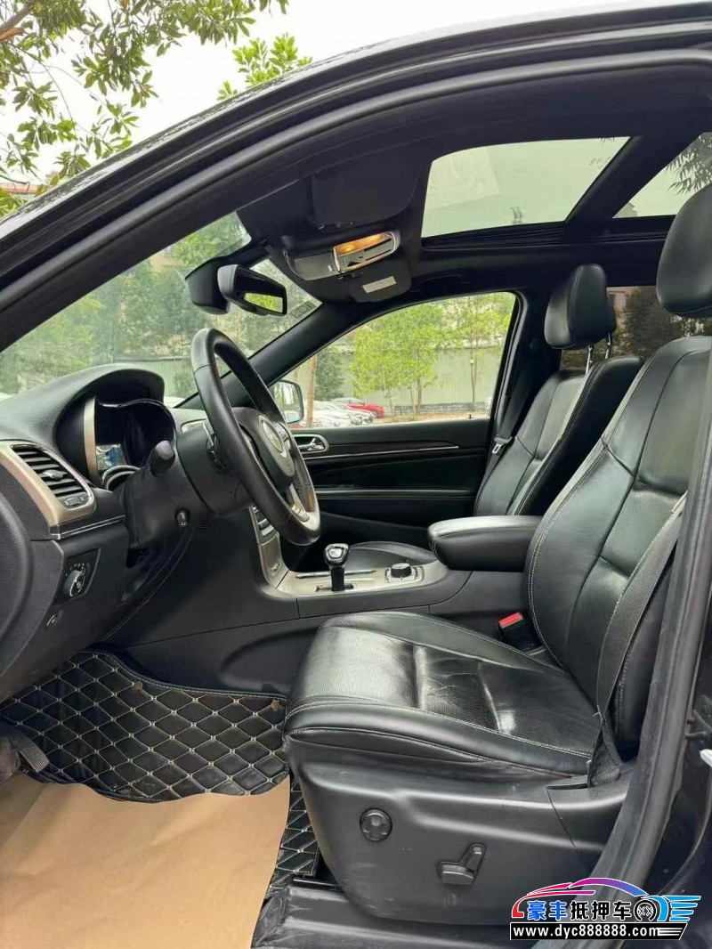 14年Jeep大切诺基轿车抵押车出售