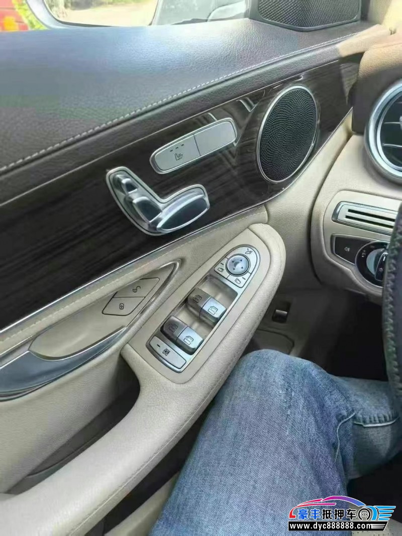 16年奔驰C轿车抵押车出售