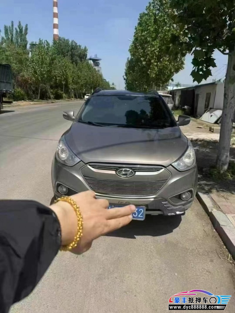 13年现代ix35轿车抵押车出售