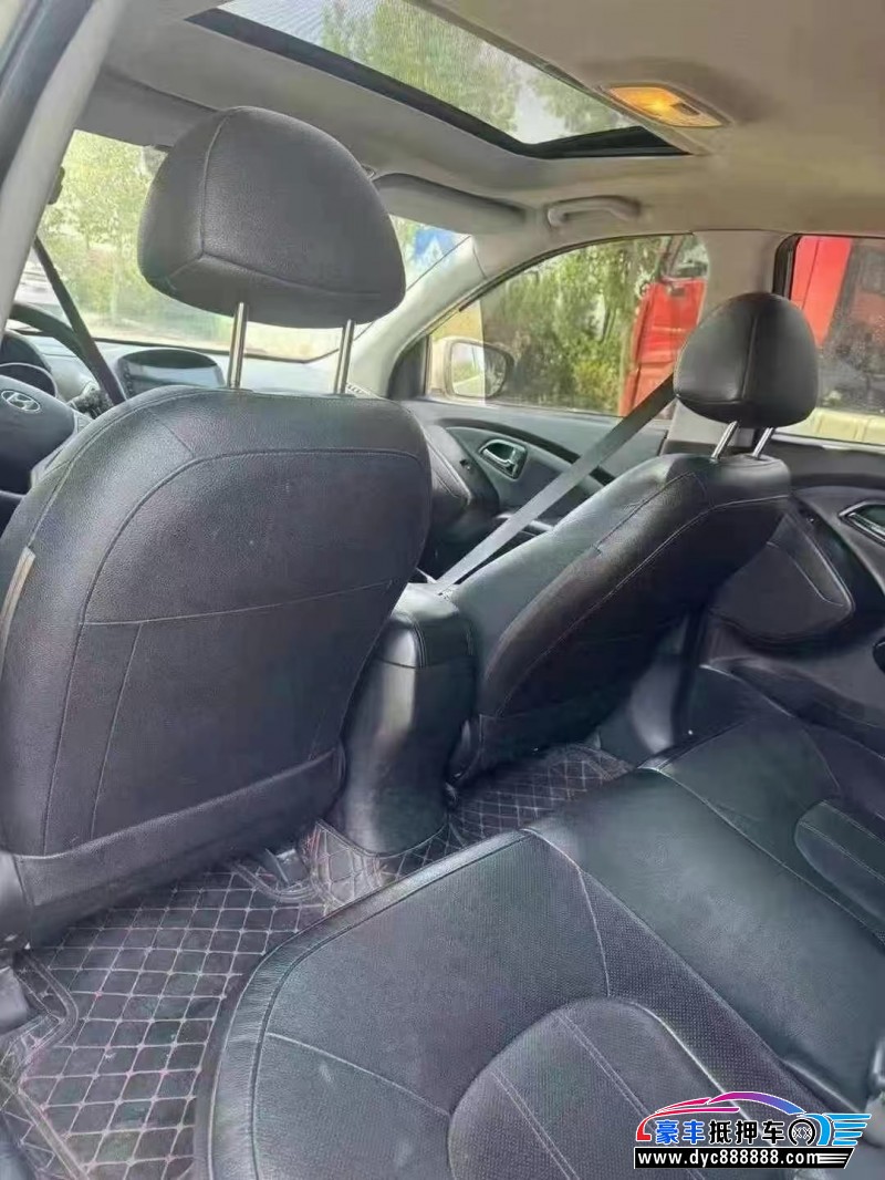 13年现代ix35轿车抵押车出售