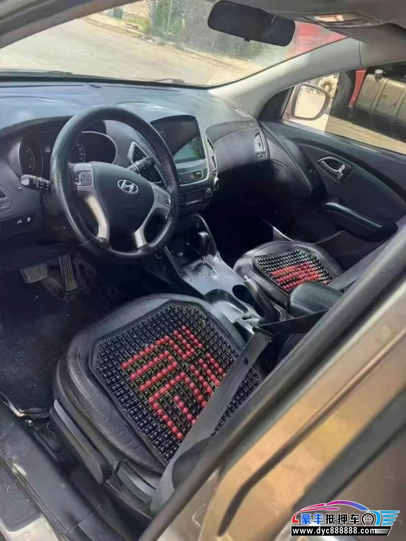 13年现代ix35轿车抵押车出售