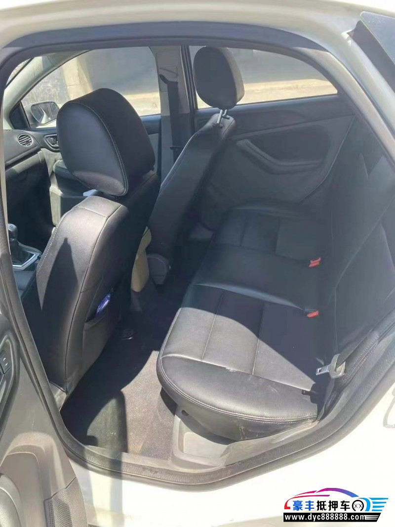 14年福特福克斯轿车抵押车出售