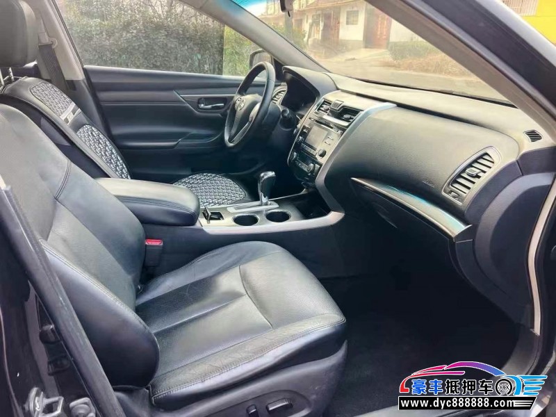 15年日产天籁轿车抵押车出售