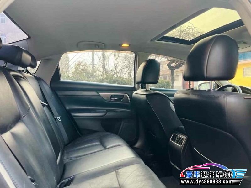 15年日产天籁轿车抵押车出售