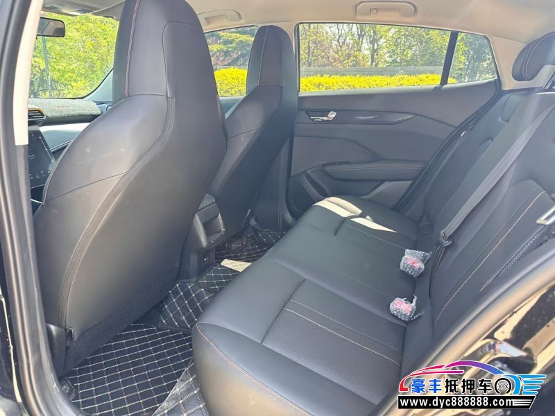 25年东风风神奕炫轿车抵押车出售