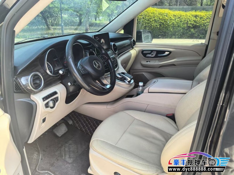 17年奔驰V轿车抵押车出售