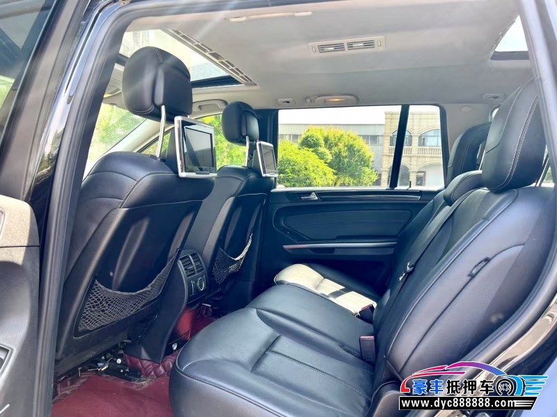 12年奔驰GL轿车抵押车出售