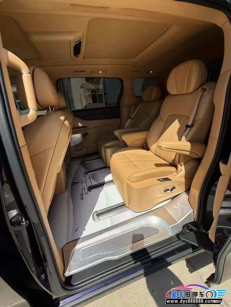 24年岚图梦想家轿车抵押车出售