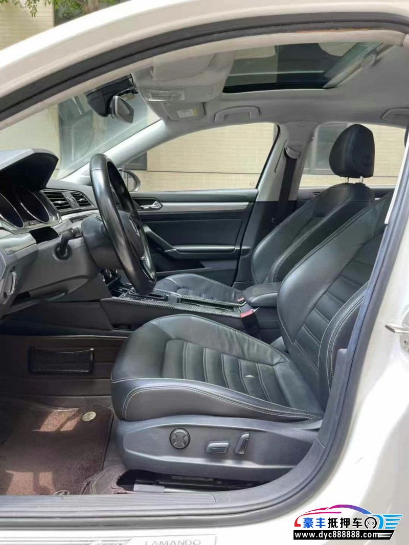 16年大众凌渡轿车抵押车出售