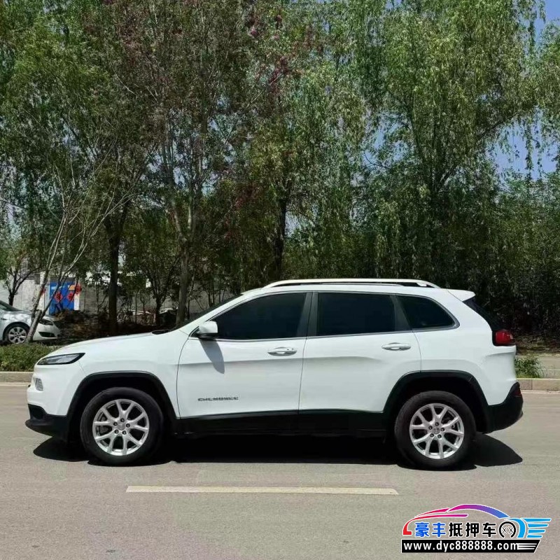 18年Jeep自由光轿车抵押车出售