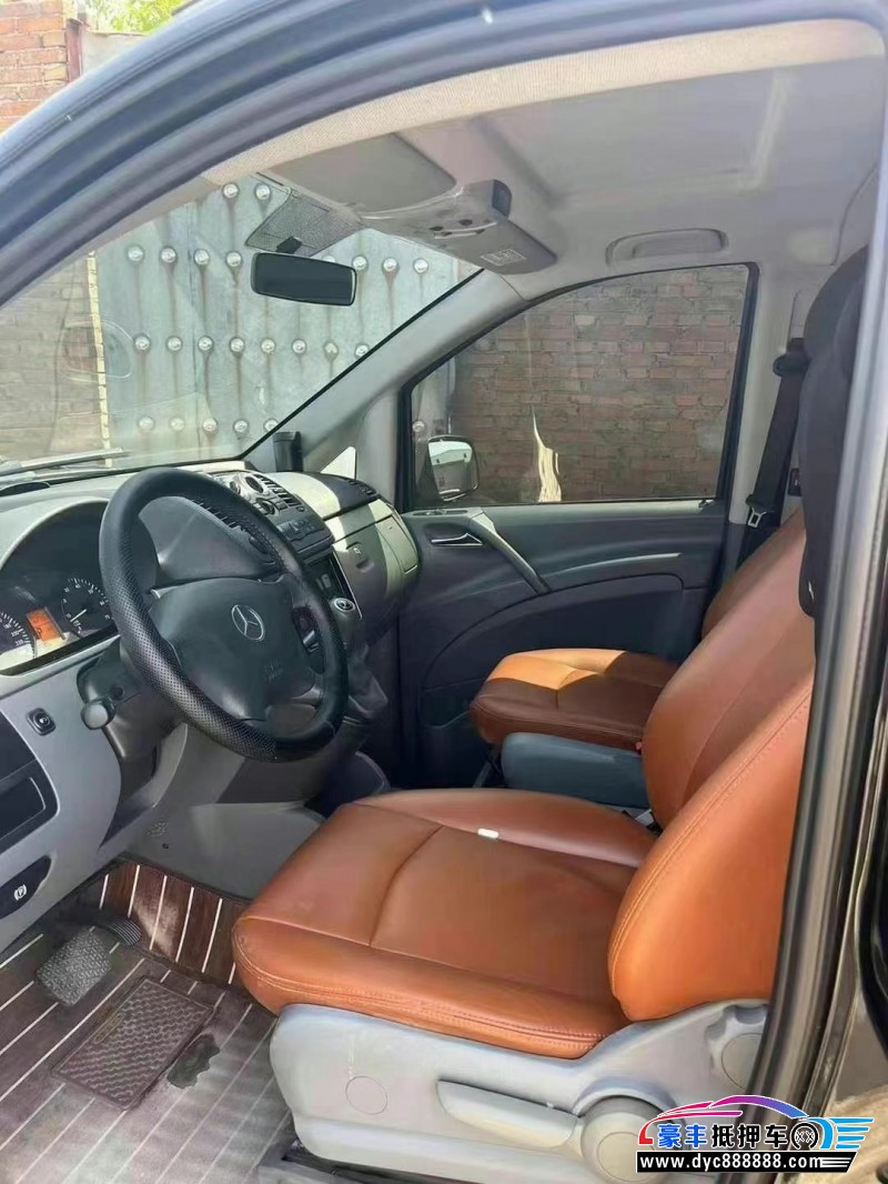 14年奔驰威霆轿车抵押车出售