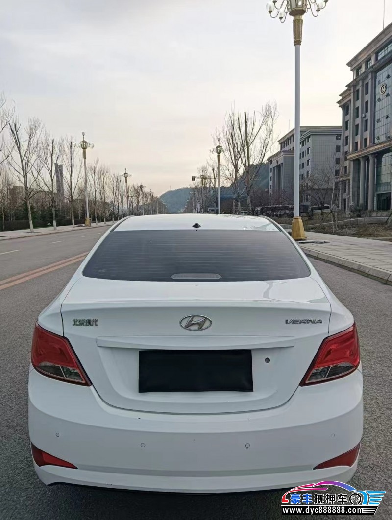 16年现代瑞纳轿车抵押车出售