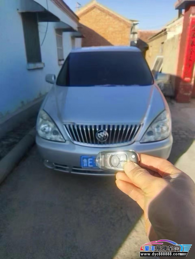 13年别克GL8轿车抵押车出售