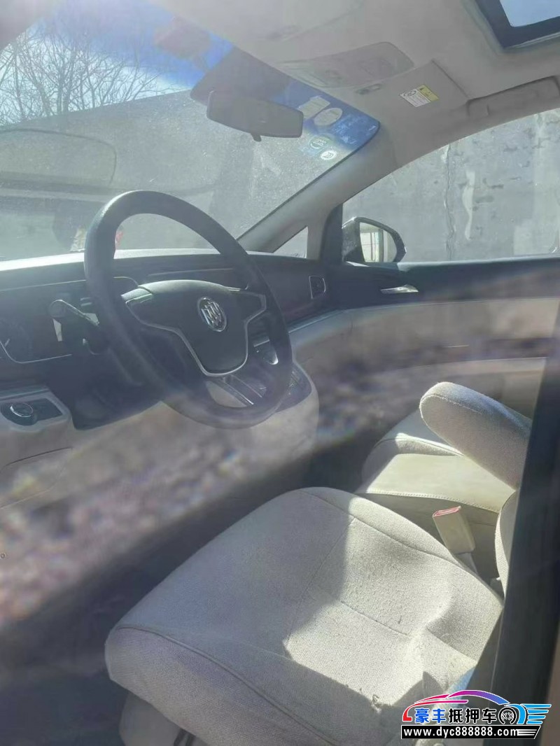 15年别克GL8轿车抵押车出售