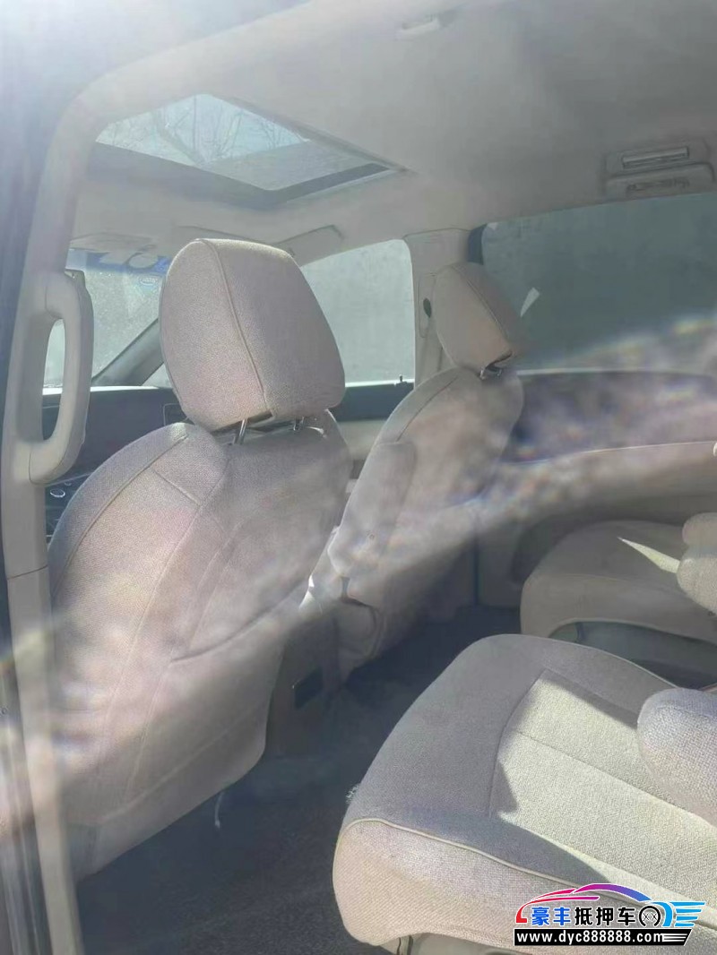 15年别克GL8轿车抵押车出售