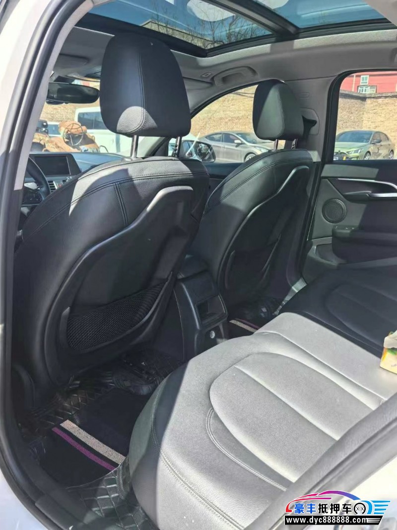 18年宝马1系轿车抵押车出售