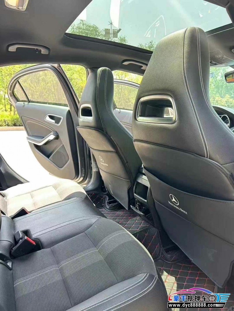 18年奔驰A轿车抵押车出售