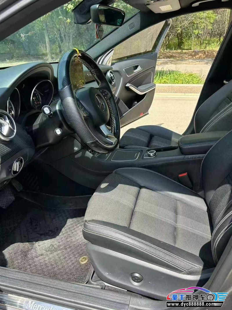 18年奔驰A轿车抵押车出售