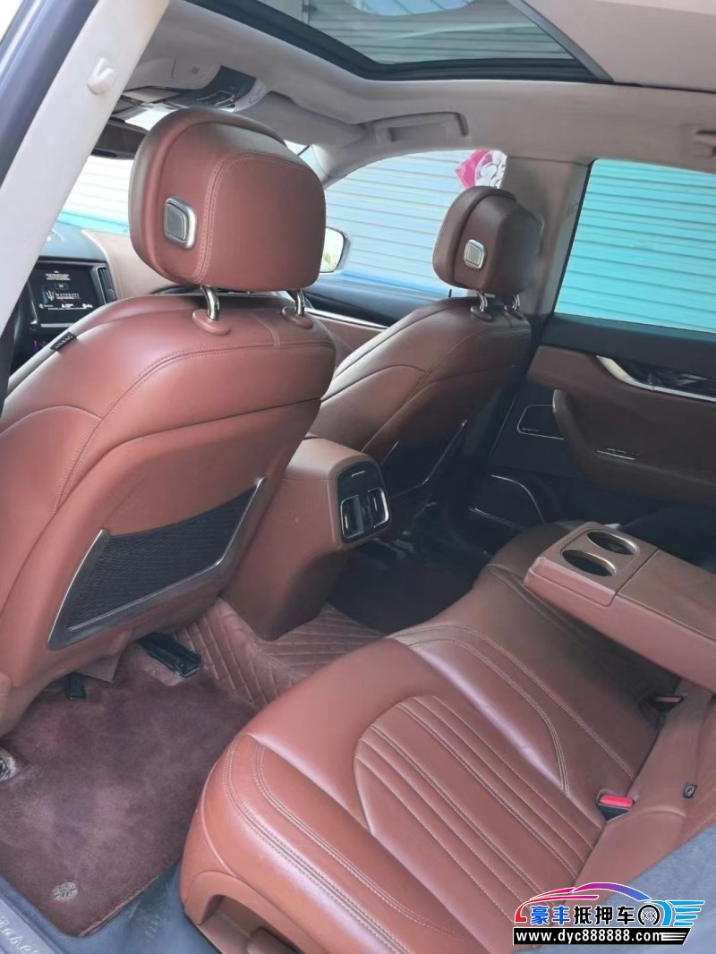 17年玛莎拉蒂莱万特轿车抵押车出售