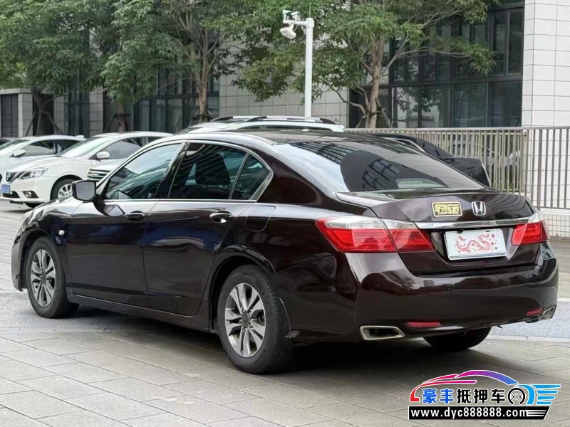 14年本田雅阁轿车抵押车出售