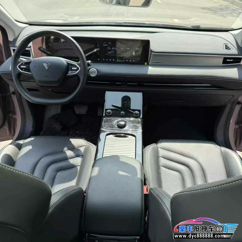 24年哪吒U轿车抵押车出售